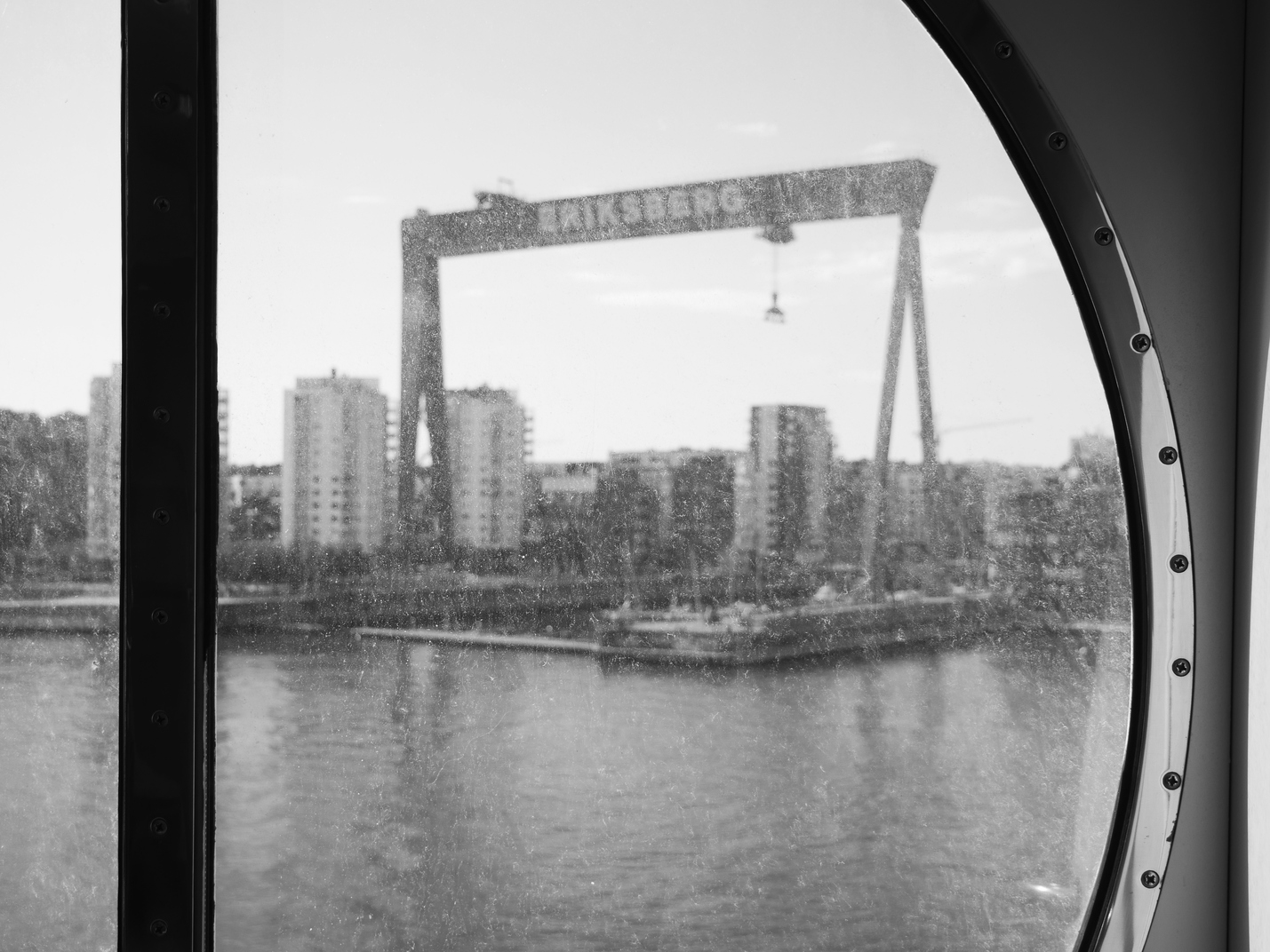 La gru di Eriksberg vista dalla nave Stena Germanica, in procinto di salpare