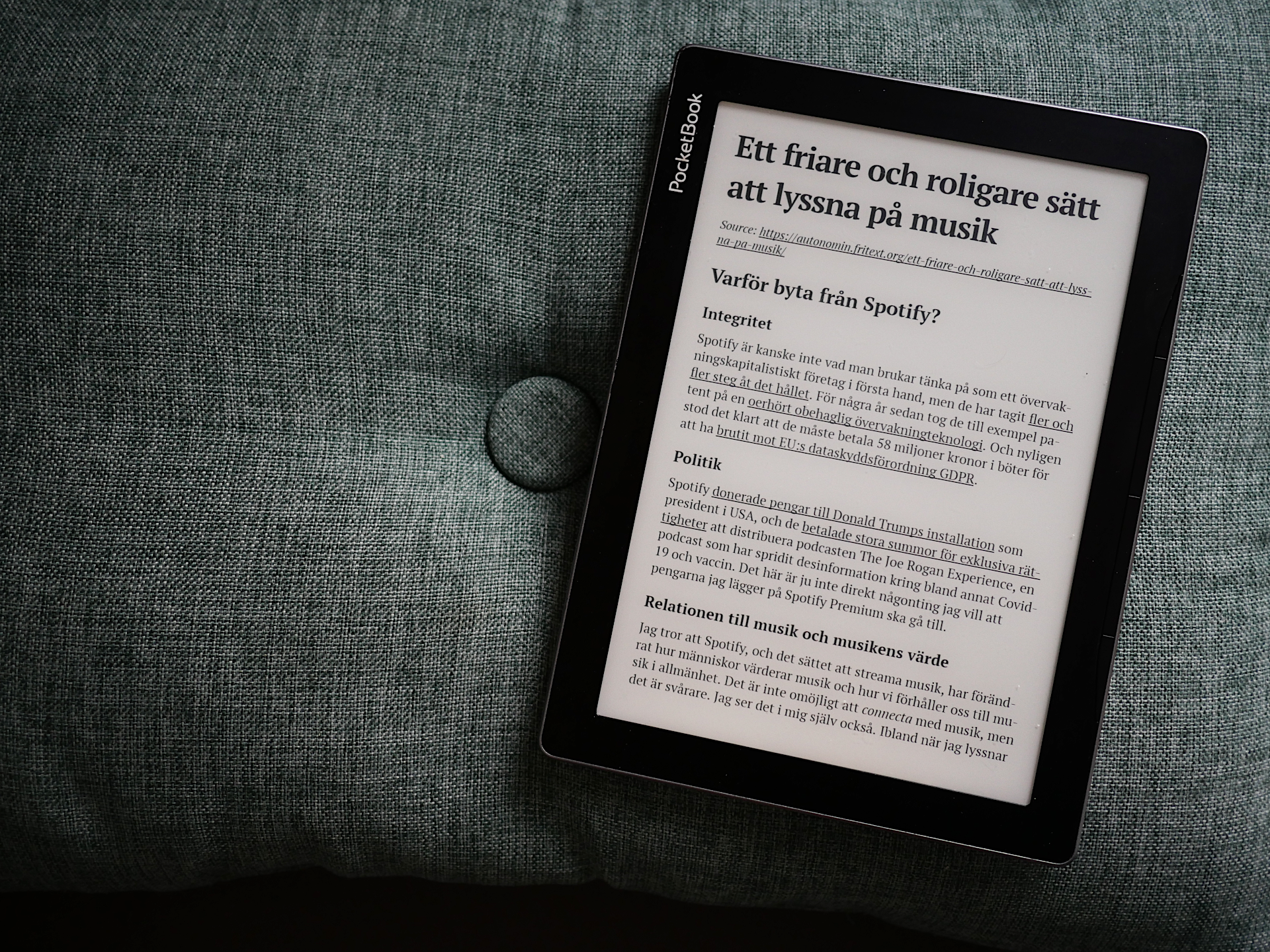A blog post from autonomin.fritext.org on my beloved giant e-reader